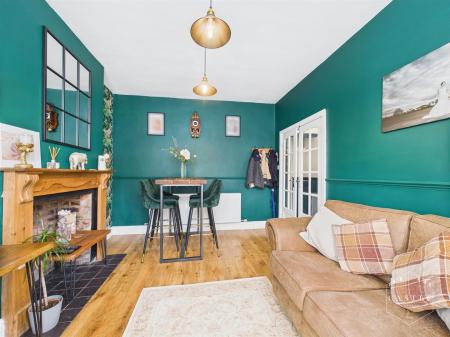 DINING/SITTING ROOM