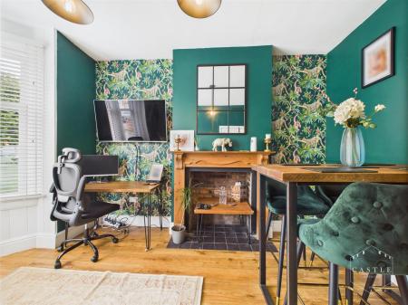 DINING/SITTING ROOM