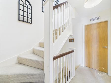 FIRST FLOOR LANDING