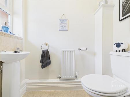 GUEST CLOAKROOM