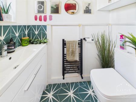 GUEST CLOAKROOM
