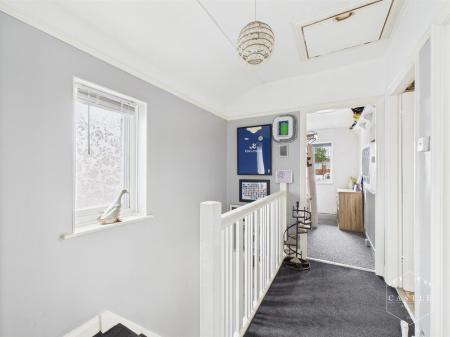 FIRST FLOOR LANDING