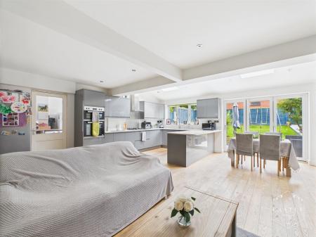 LIVING KITCHEN