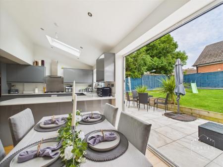 LIVING KITCHEN
