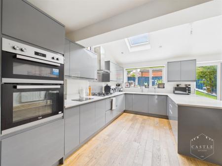 LIVING KITCHEN