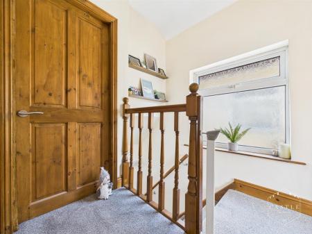 FIRST FLOOR LANDING