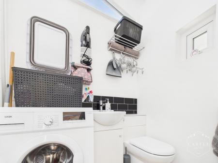 GUEST CLOAKROOM