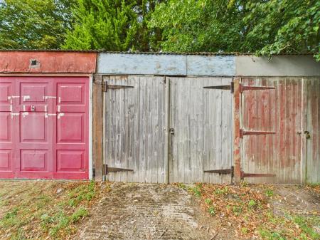 OUTSIDE - GARAGE EN BLOC