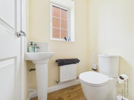 GUEST CLOAKROOM