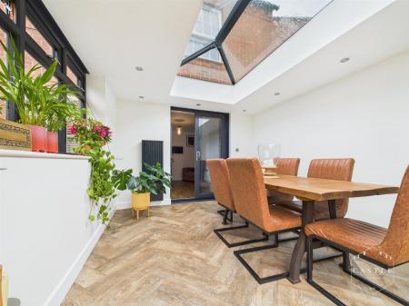 DINING/SUN ROOM