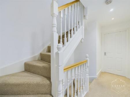 FIRST FLOOR LANDING
