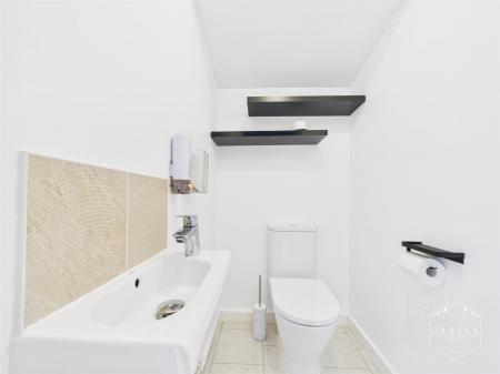 GUEST CLOAKROOM