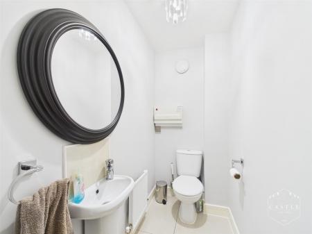 GUEST CLOAKROOM