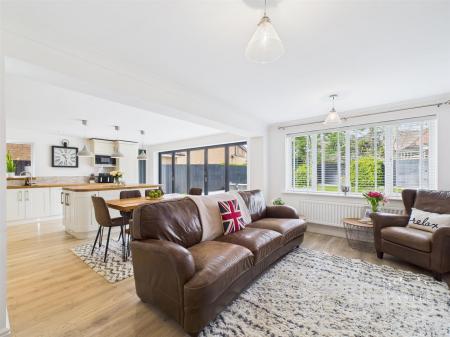 LIVING KITCHEN