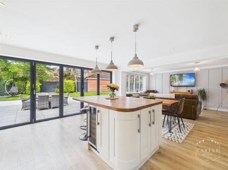 LIVING KITCHEN