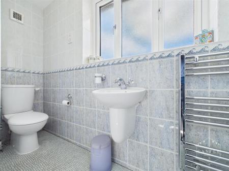 ENSUITE SHOWER ROOM