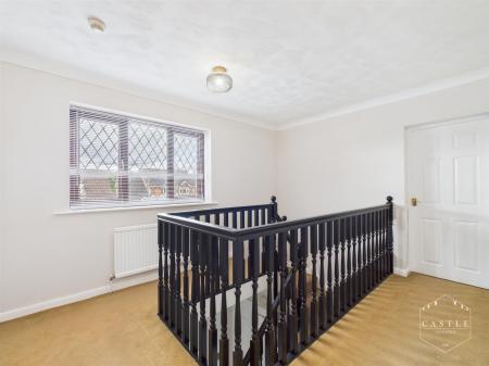 FIRST FLOOR LANDING