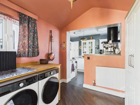 UTILITY/BREAKFAST ROOM