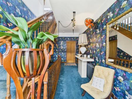 FIRST FLOOR LANDING