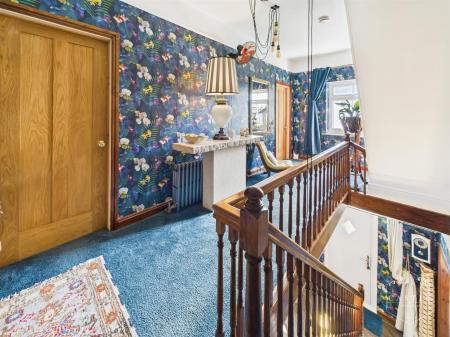 FIRST FLOOR LANDING