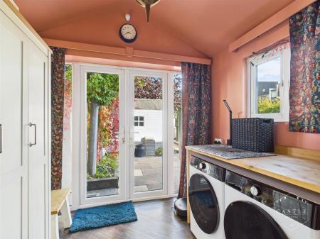 UTILITY/BREAKFAST ROOM