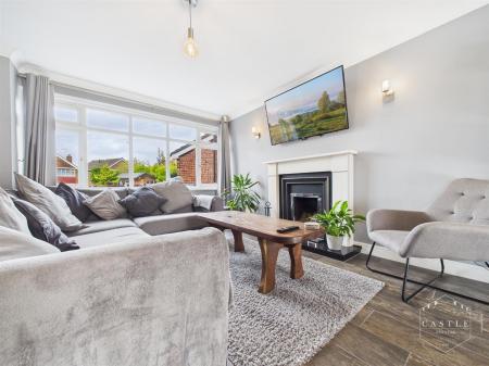 LOUNGE/DINING ROOM