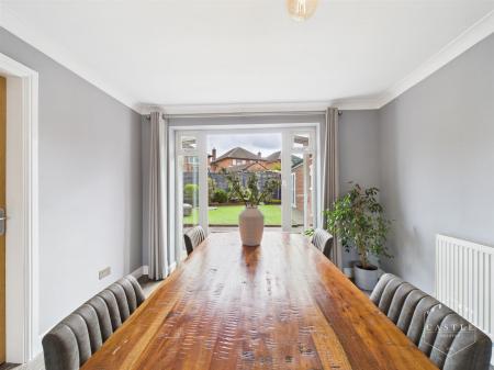 LOUNGE/DINING ROOM