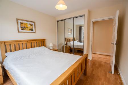 Bedroom 1 (2)