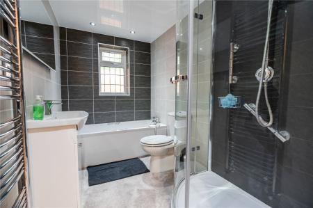 En-Suite Bathroom