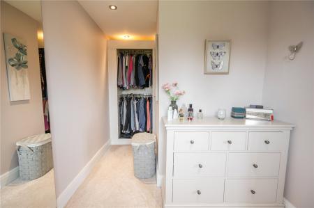 Ensuite Dressing Rm