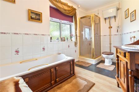 En-Suite Bathroom