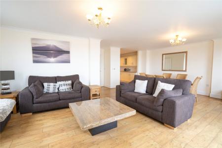 Living Room (3)