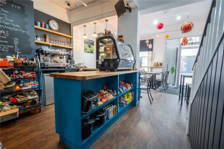 Entrance & Cafe (3)