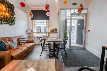 Entrance & Cafe (4)