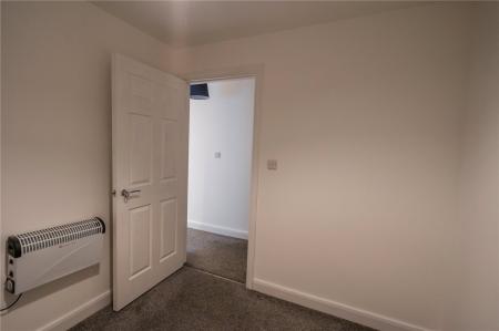 Bedroom 1 (2)