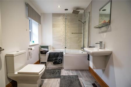 En-Suite Bathroom