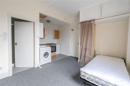 Flat 4 - Living/Bed