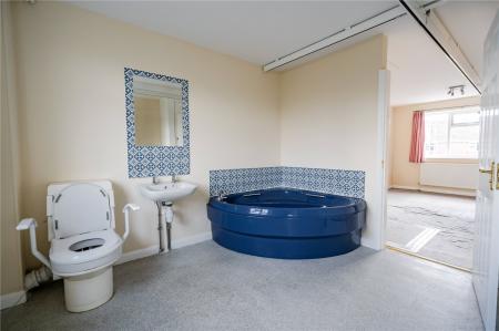 En-Suite Bathroom