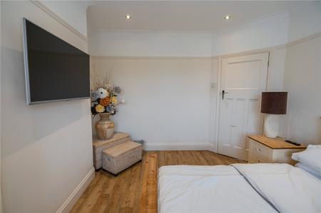 Bedroom 2 (2)