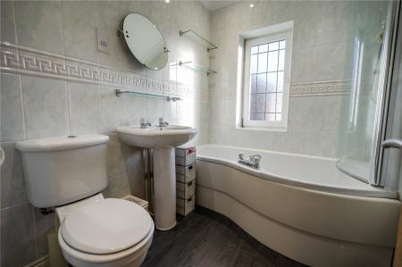 Family Bathroom (2)