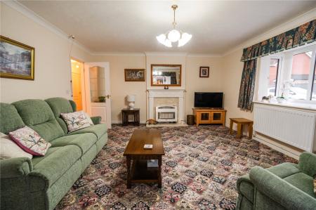 Living Room (2)