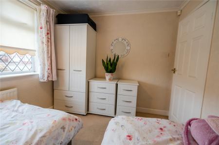 Bedroom 2 (2)