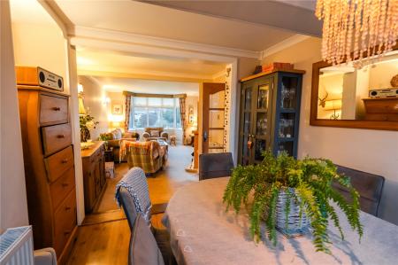 Dining Area (2)
