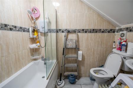 Flat 2 - Bathroom