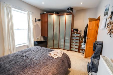 Bedroom 1 (2)