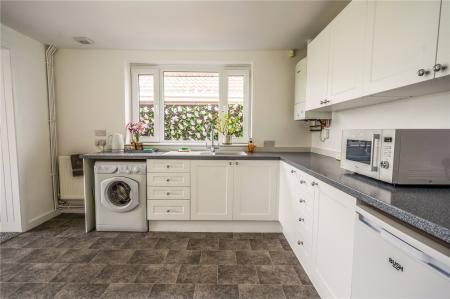 Kitchen (2)