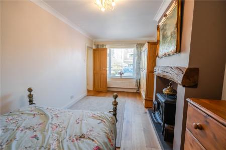 Dining Room/Bed 4