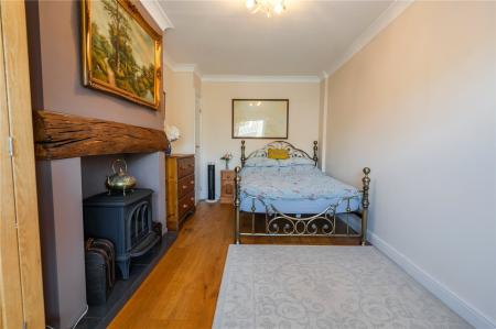 Dining Room/Bed 4