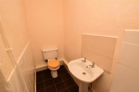 Flat 2 Bathroom