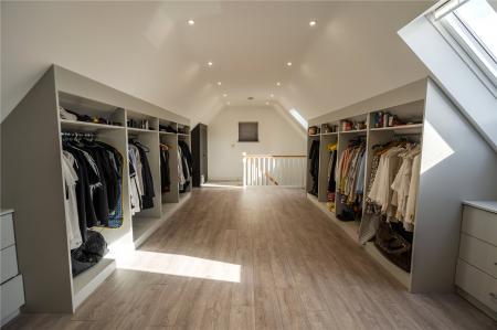 Sf Dressing Room/Bed